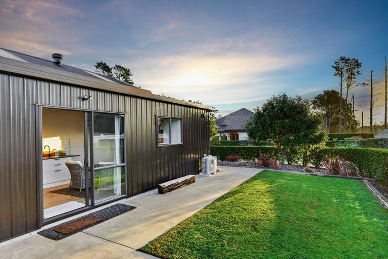 Photo of property in 80 Station Road, Kumeu, 0891