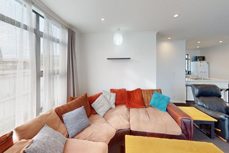 Photo of property in 50 Exeter Crescent, Takaro, Palmerston North, 4412