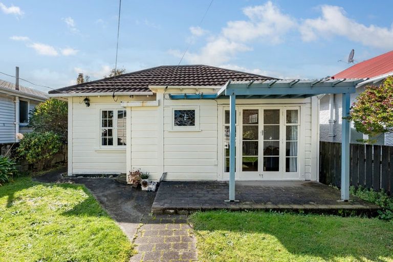 Photo of property in 26 Kauri Street, Eastbourne, Lower Hutt, 5013