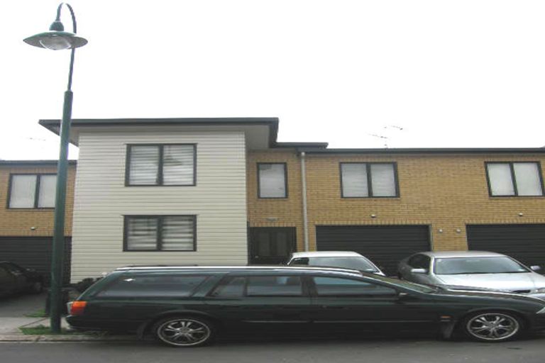 Photo of property in 27 Barnea Circle, Glen Eden, Auckland, 0602