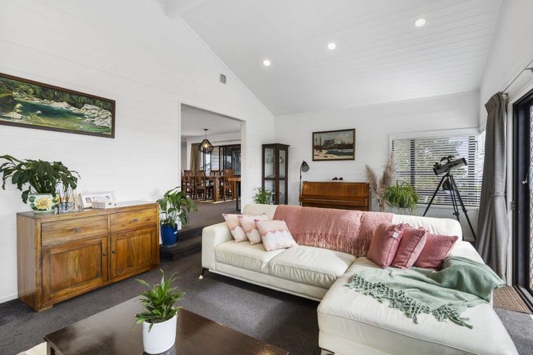 Photo of property in 231 Kaipara Road, Papakura, 2582