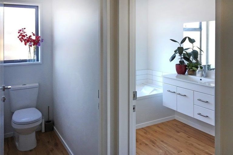 Photo of property in 5a Cone Peak Close, Lake Hayes, Queenstown, 9304