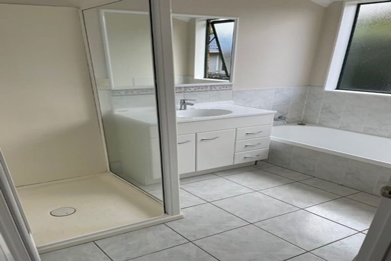 Photo of property in 31 Broadfield Street, Massey, Auckland, 0614