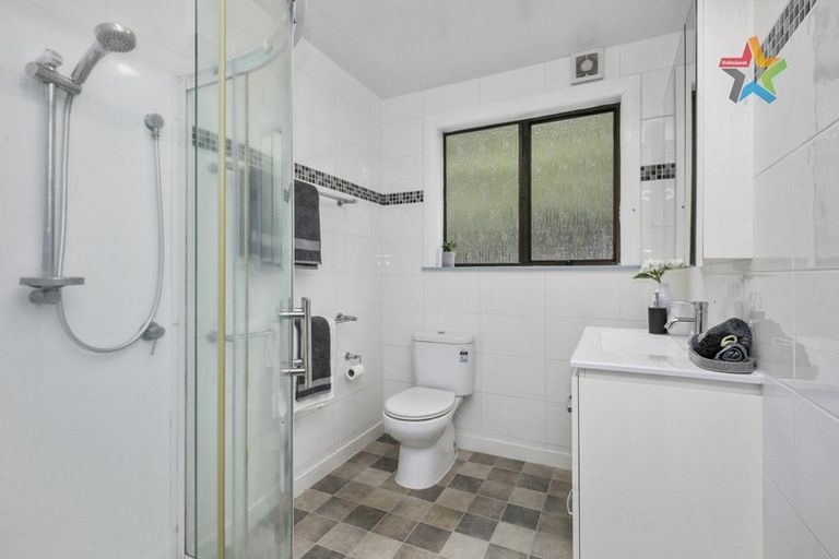 Photo of property in 51 Poto Road, Normandale, Lower Hutt, 5010