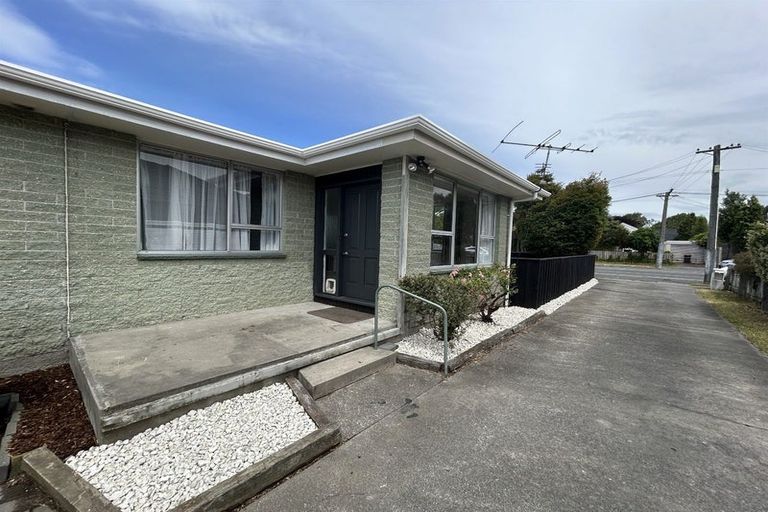 Photo of property in 2/19 Sturrocks Road, Redwood, Christchurch, 8051