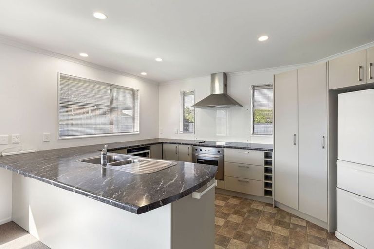 Photo of property in 16 Orlando Way, Kelvin Grove, Palmerston North, 4414