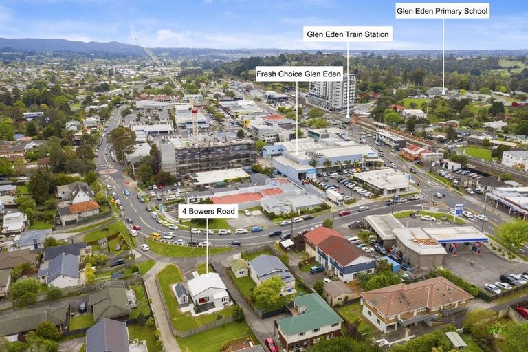 Photo of property in 4 Bowers Road, Glen Eden, Auckland, 0602