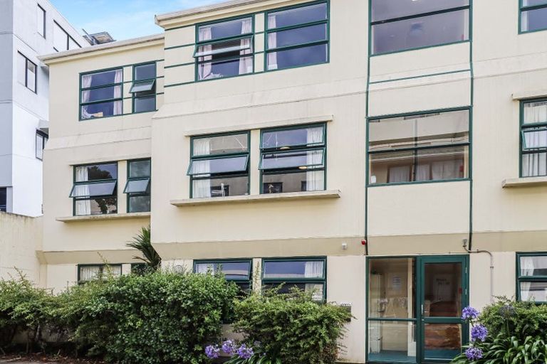 Photo of property in Te Awhina Apartments, 27/22 Sussex Street, Mount Cook, Wellington, 6021