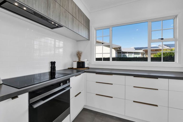 Photo of property in 11 Fantham Street, Hawera, 4610