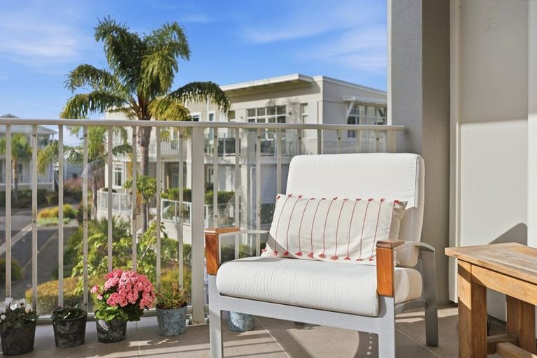 Photo of property in 73 Parkside Drive, Orewa, 0931