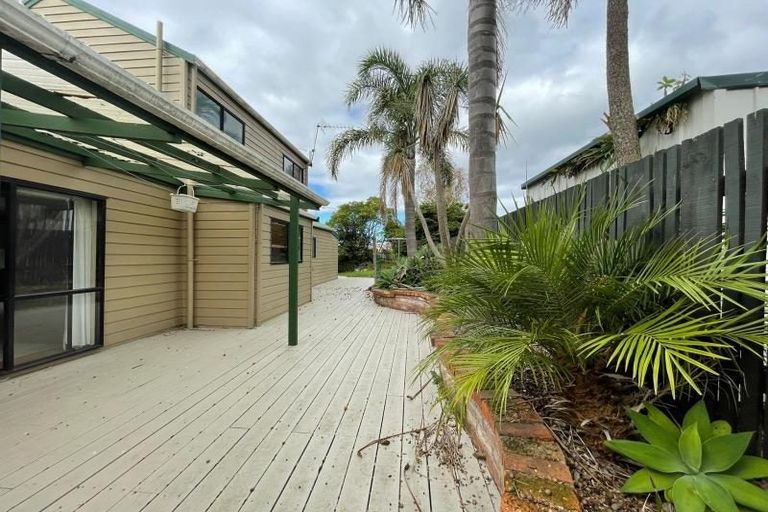 Photo of property in 14 Chablis Place, Henderson, Auckland, 0612