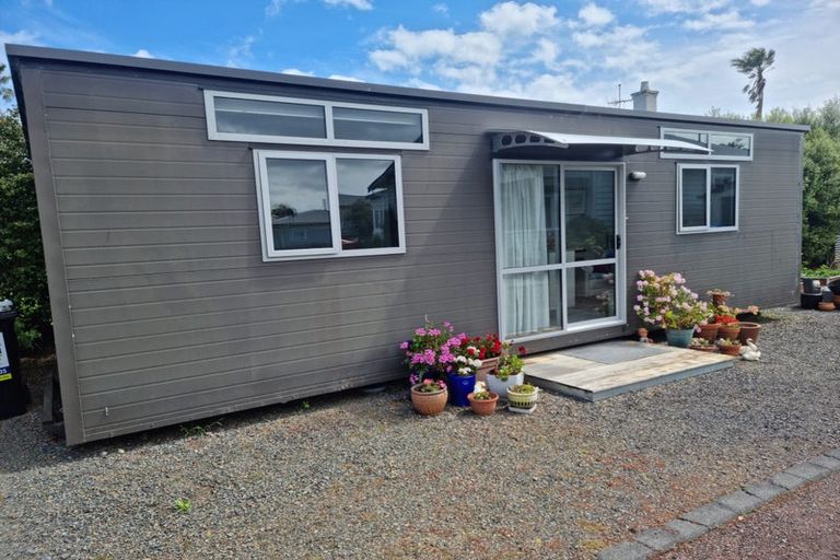 Photo of property in 8 Sandspit Road, Waiuku, 2123