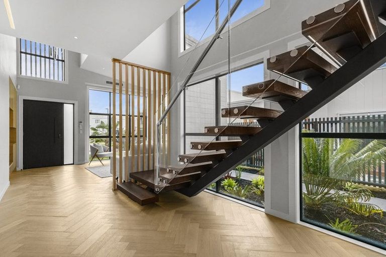 Photo of property in 18 Pukeko Road, Hobsonville, 0616