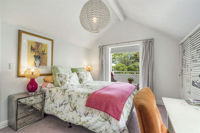 Photo of property in 5 Turnbull Road, Narrow Neck, Auckland, 0624