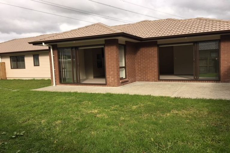 Photo of property in 35 Crabb Fields Lane, Riverhead, 0820