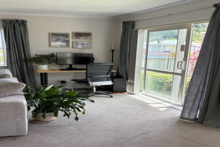 Photo of property in 2/77 Main Road, Wainuiomata, Lower Hutt, 5014