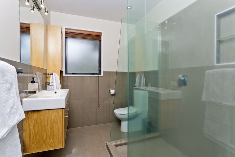 Photo of property in 21a Cliff Road, Torbay, Auckland, 0630