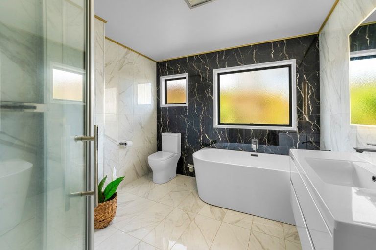 Photo of property in 14 Wade Place, Welcome Bay, Tauranga, 3175