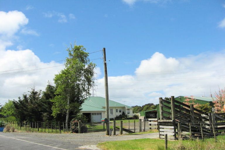 Photo of property in 99 Boord Crescent, Kumeu, 0891