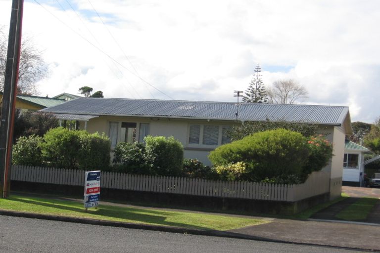 Photo of property in 1/41 Yeovil Road, Te Atatu Peninsula, Auckland, 0610