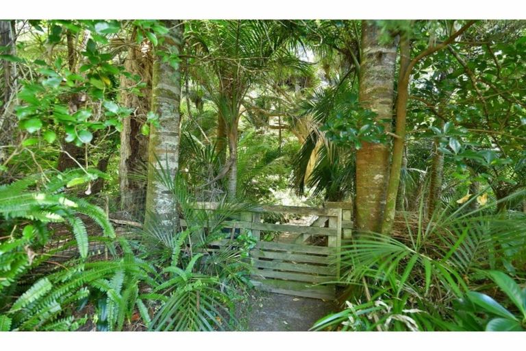 Photo of property in 11 Opahi Bay Road, Mahurangi West, Warkworth, 0983