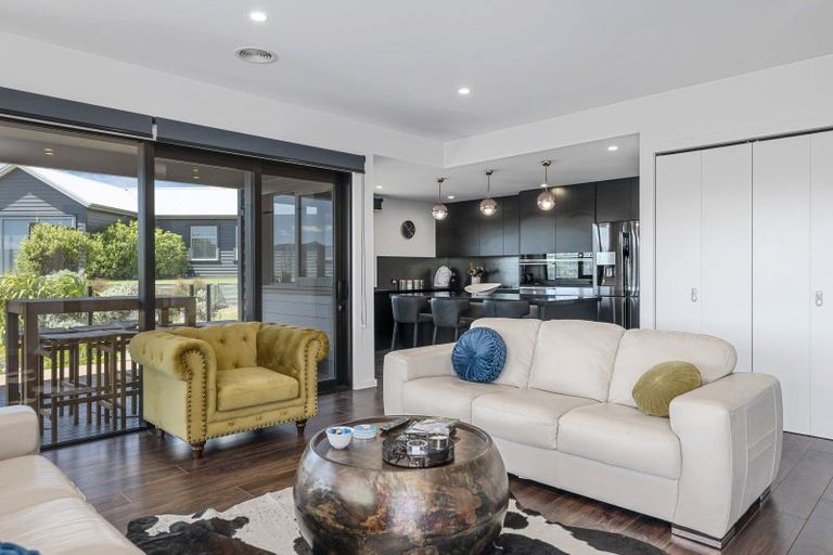 Photo of property in 38 Peregrine Place, Kinloch, Taupo, 3377