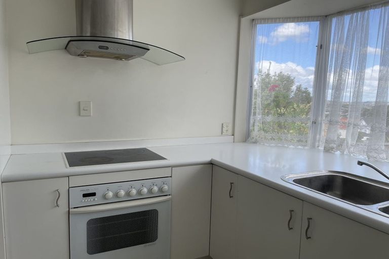 Photo of property in 2/17 Kells Place, Botany Downs, Auckland, 2010