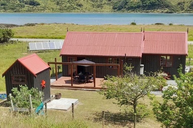 Photo of property in 145 Te Mahoe Road, Mokau, 4376