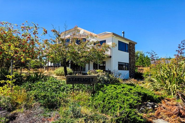 Photo of property in 1 Burnett Place, Lake Tekapo, 7999