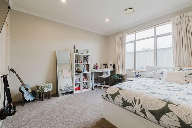 Photo of property in 15 Bouvardia Avenue, Milson, Palmerston North, 4414