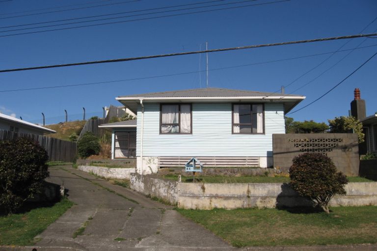 Photo of property in 20 Kenmore Street, Newlands, Wellington, 6037