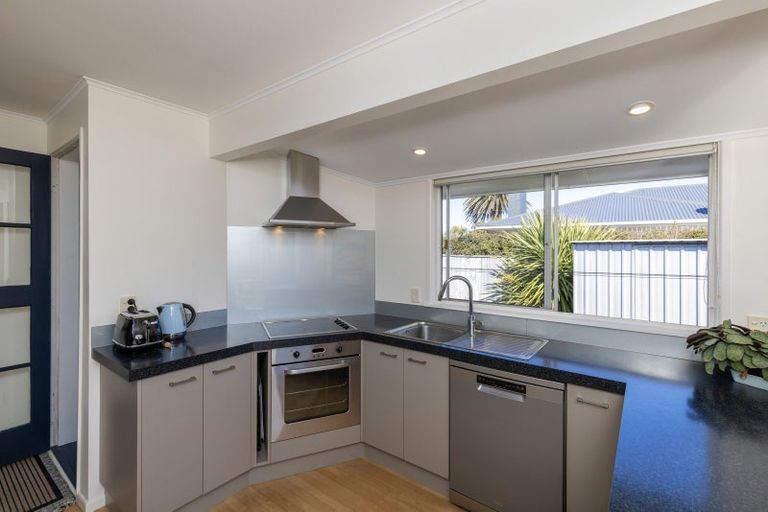 Photo of property in 11 Hadfield Place, Paraparaumu Beach, Paraparaumu, 5032