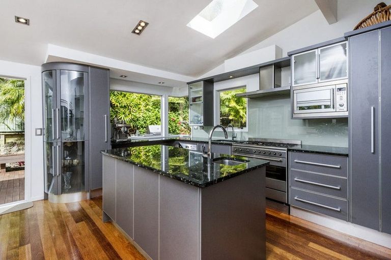 Photo of property in 20 Mcdowell Crescent, Hillcrest, Auckland, 0627