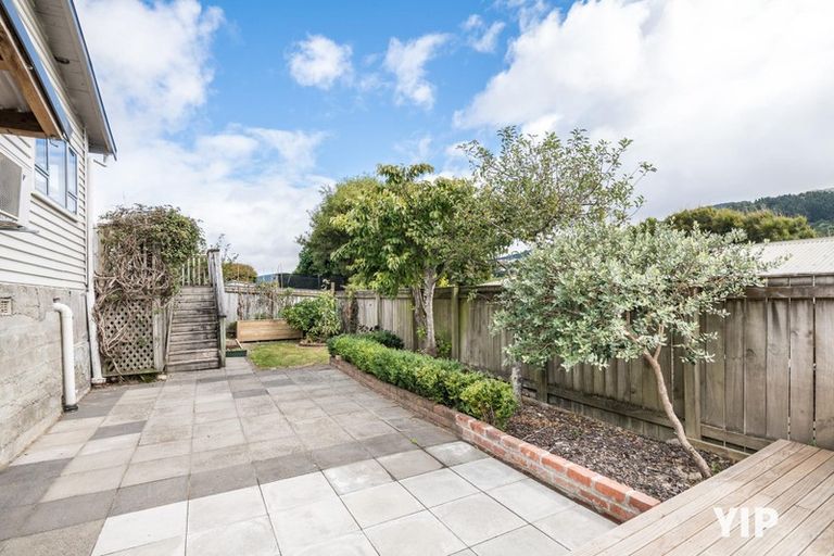 Photo of property in 21 Handyside Street, Tawa, Wellington, 5028