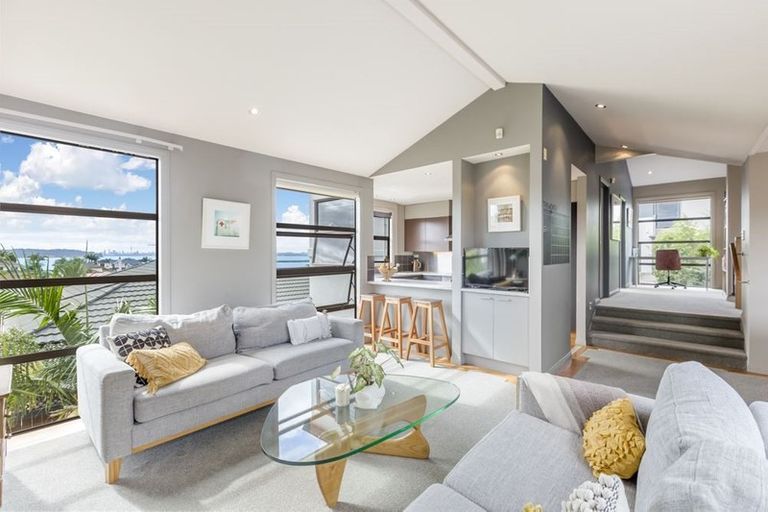 Photo of property in 135 Wiseley Road, West Harbour, Auckland, 0618