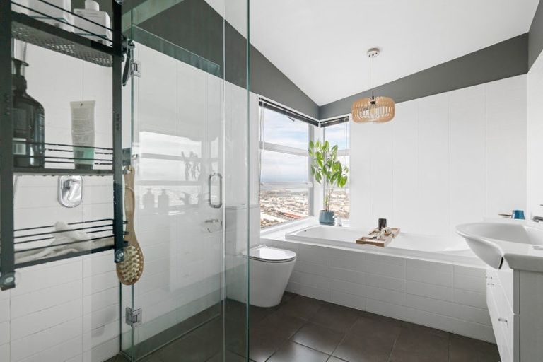 Photo of property in 3 Zeehaen Place, Britannia Heights, Nelson, 7010