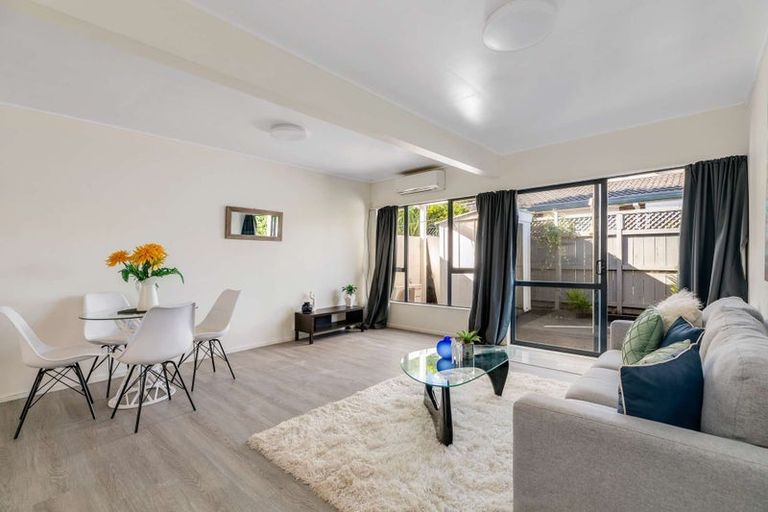 Photo of property in 2/11 Overton Road, Papatoetoe, Auckland, 2025