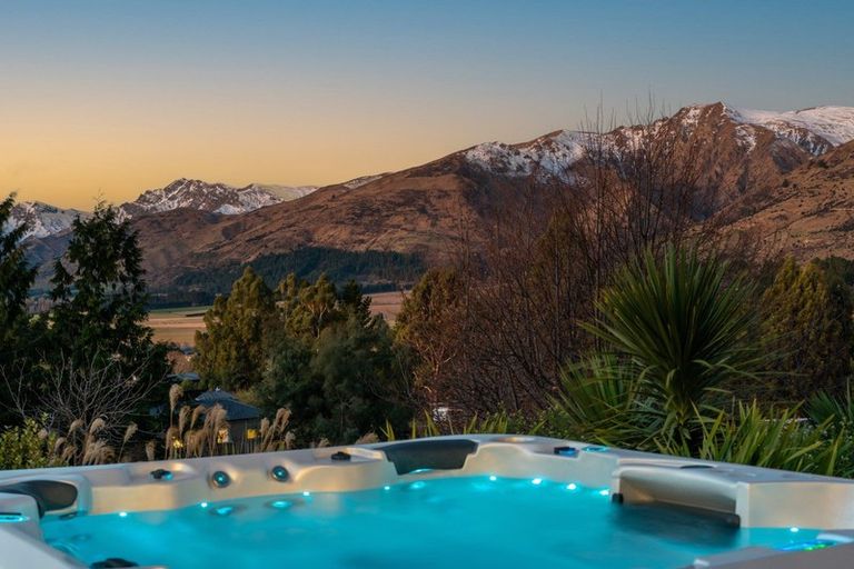 Photo of property in 3 Maude View Road, Hawea Flat, Wanaka, 9382