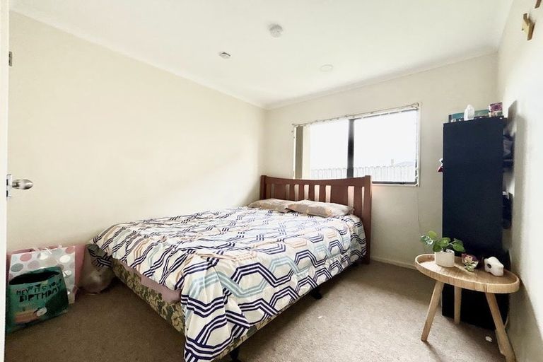 Photo of property in 37 Nicholas Gibbons Drive, Clendon Park, Auckland, 2103