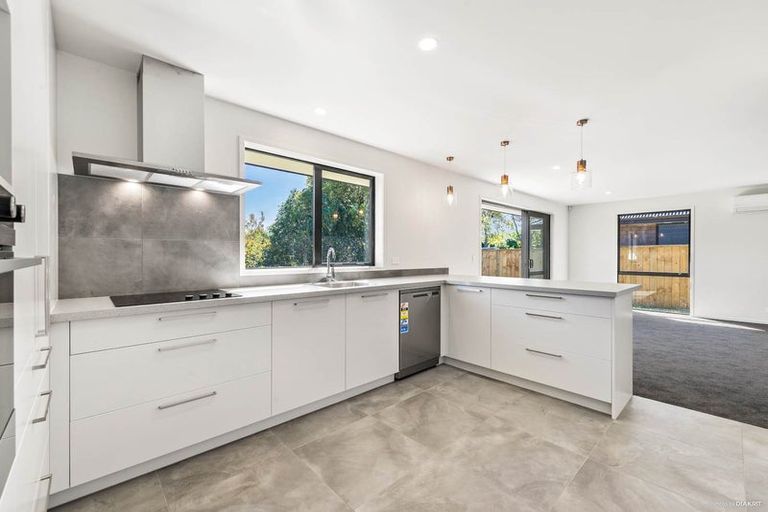 Photo of property in 2 Manaakitia Road, Karaka, 2124