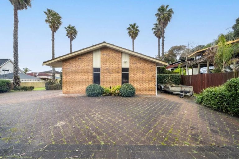 Photo of property in 22 Rogers Avenue, Eastern Beach, Auckland, 2012