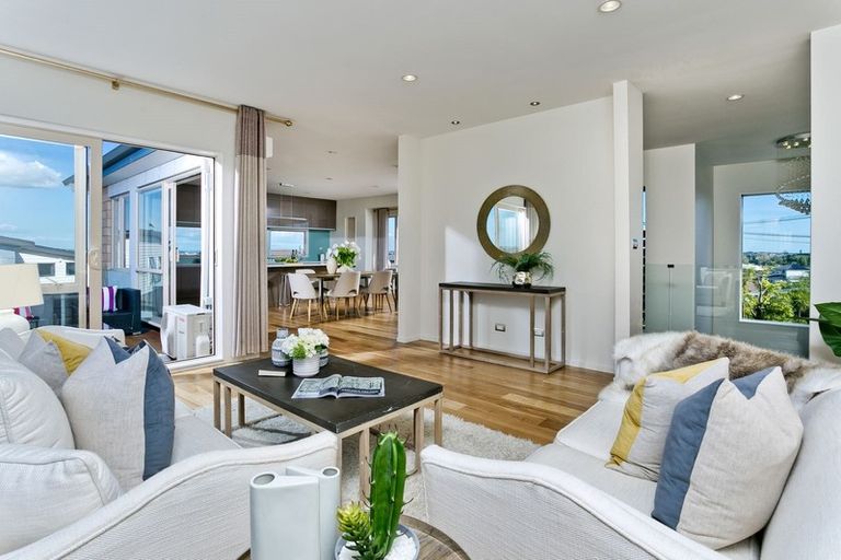 Photo of property in 8 Currey Crescent, Milford, Auckland, 0620