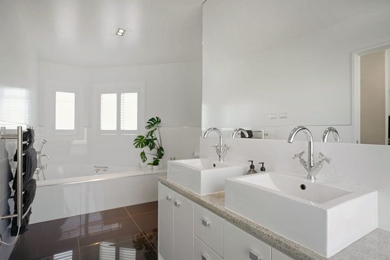 Photo of property in 87 Princes Street, Northcote Point, Auckland, 0627