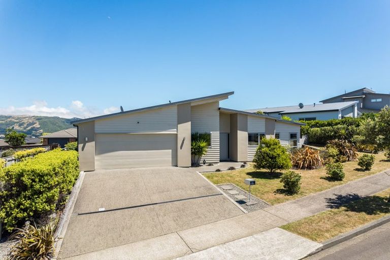 Photo of property in 28 Nelson Avenue, Aotea, Porirua, 5024