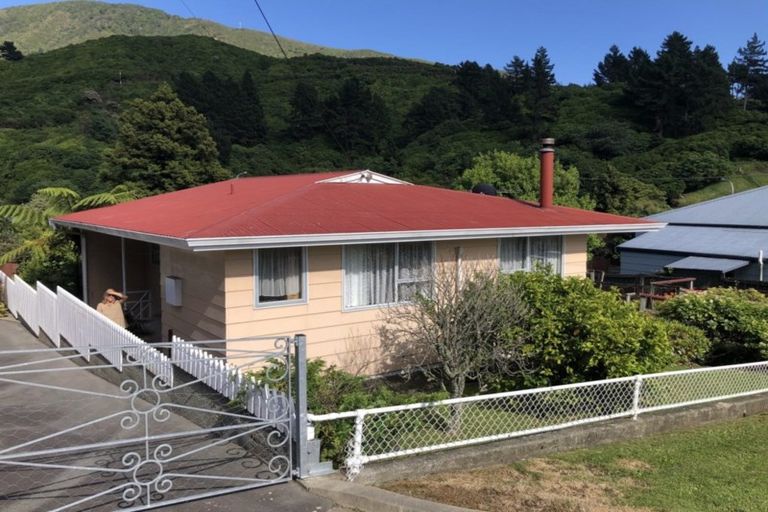Photo of property in 51 Dorset Street, Picton, 7220