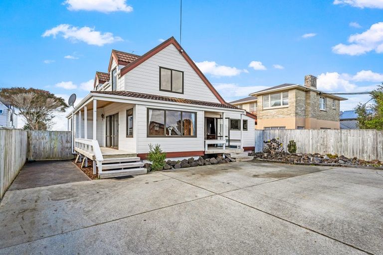 Photo of property in 804 Whangaparaoa Road, Manly, Whangaparaoa, 0930