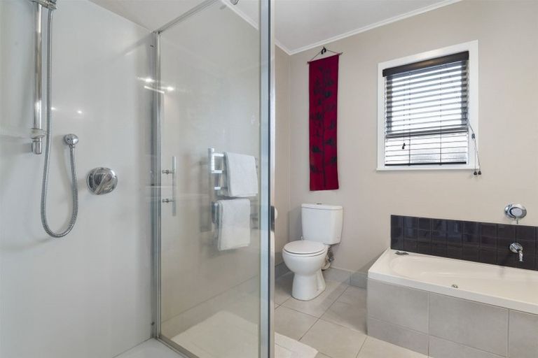 Photo of property in 35 Lynden Avenue, Hillcrest, Auckland, 0627