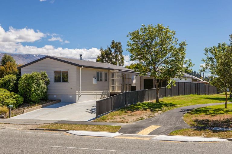 Photo of property in 21 Waenga Drive, Cromwell, 9310