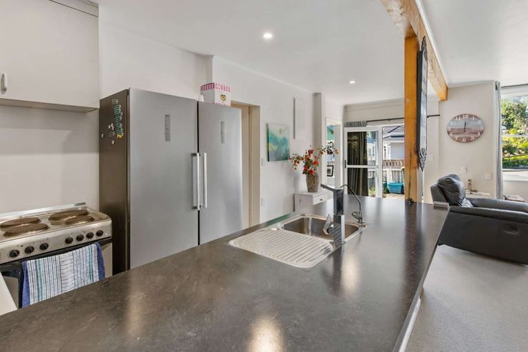 Photo of property in 28 Carrington Street, New Plymouth, 4310