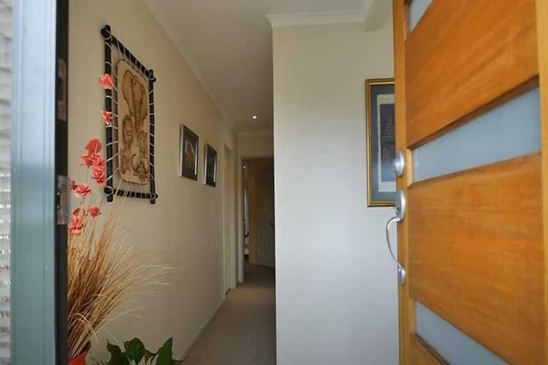 Photo of property in 10 Bonny Crescent, Massey, Auckland, 0614